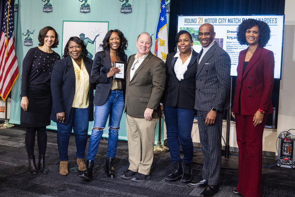 City Council President Mary Sheffield, Motor City Match cash grant awardee and owner of Dream Estates, LLC, Melvie Berkrey and team with Mayor Mike Duggan, DEGC President and CEO Kevin Johnson, and City Council Member Latisha Johnson.