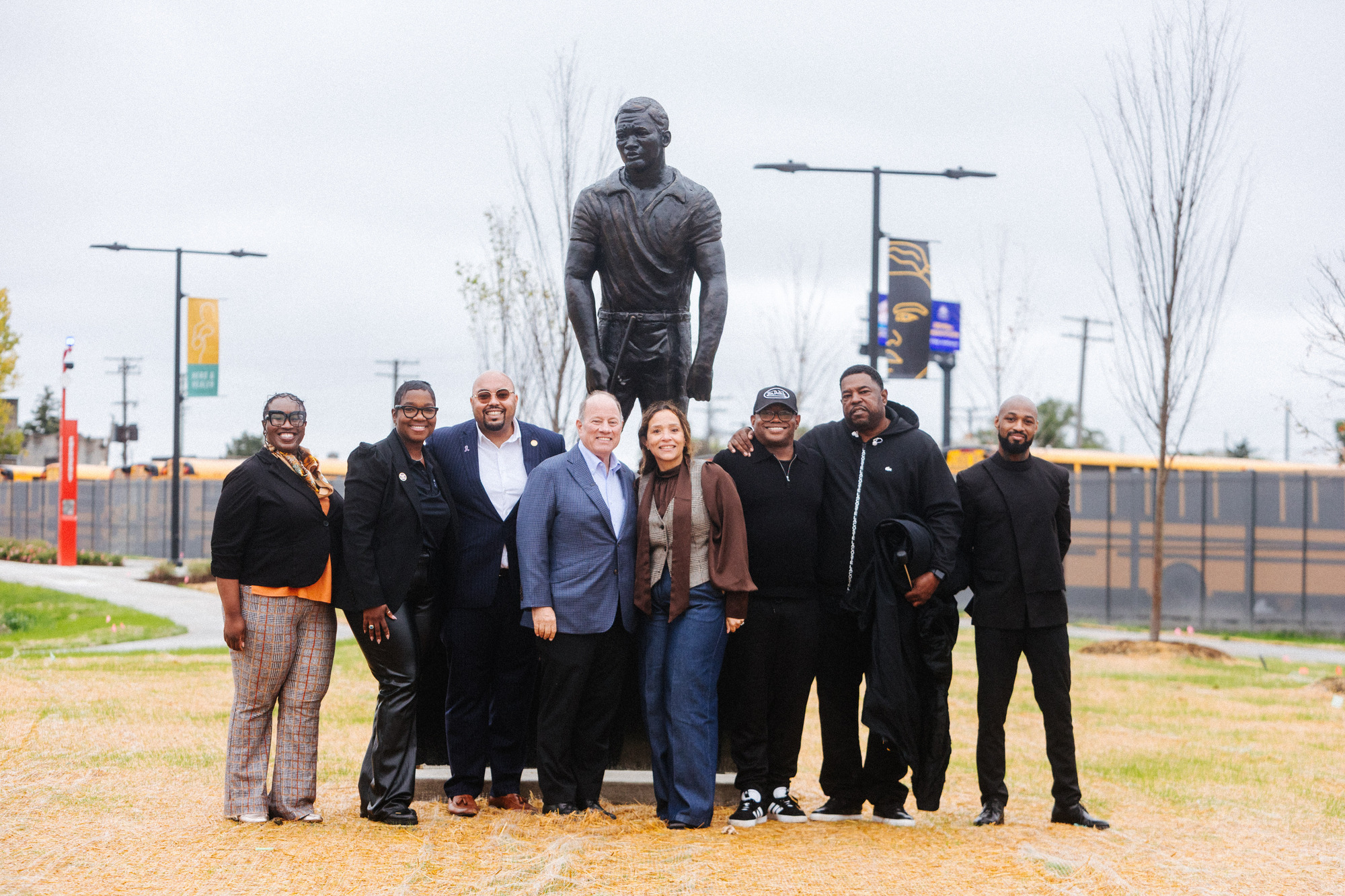 JLG Statue pic1