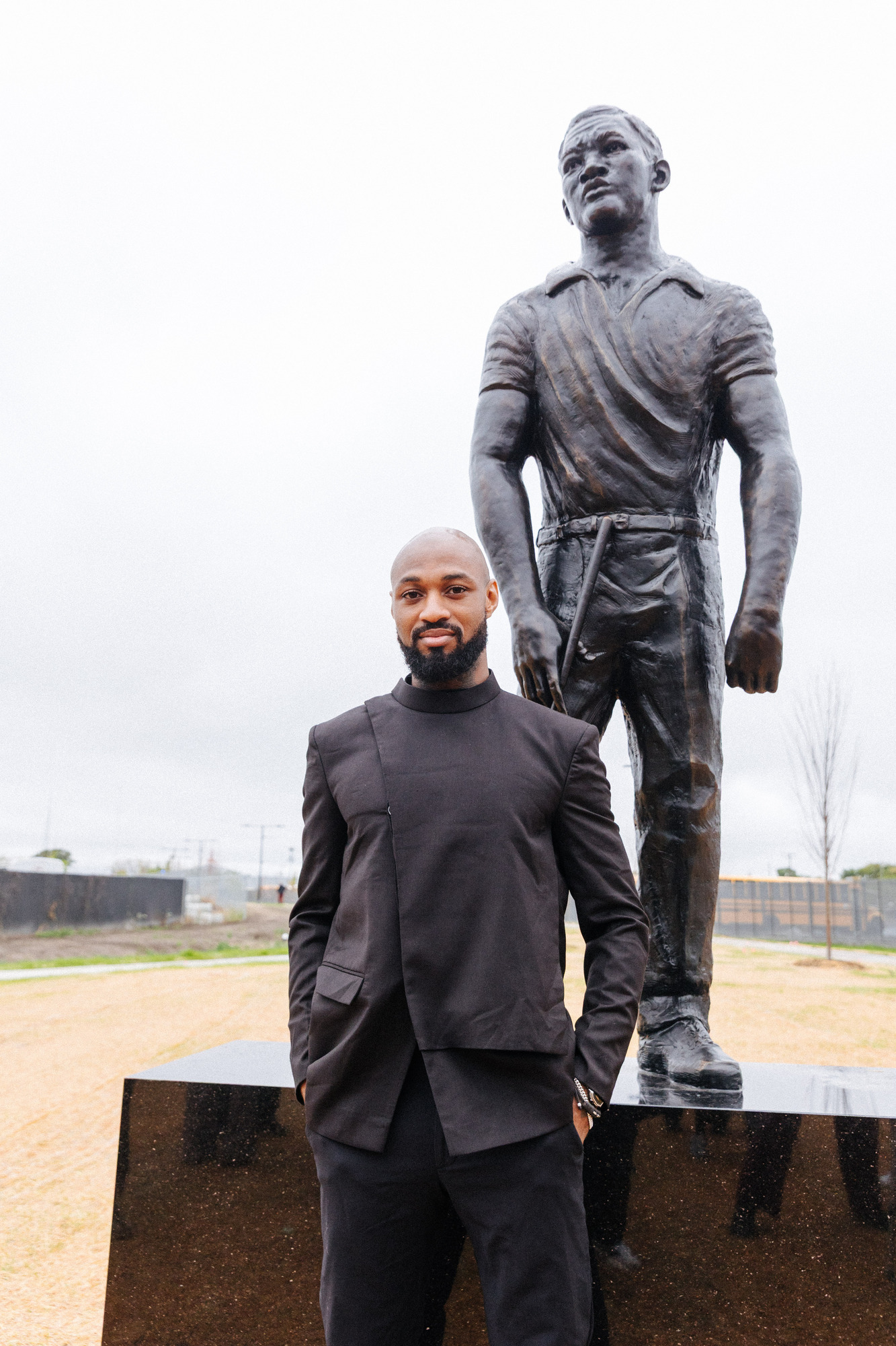 JLG Statue pic3