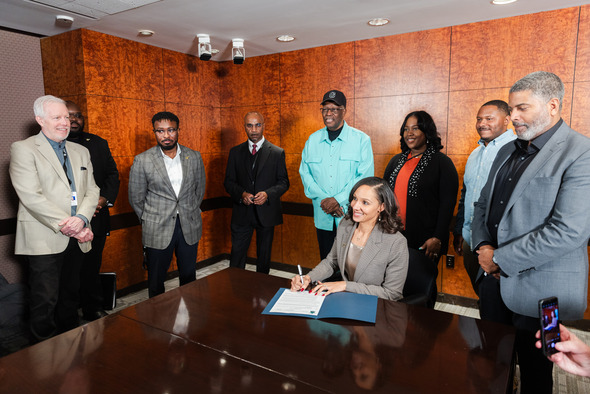 Mayor Announcement & EO pic2