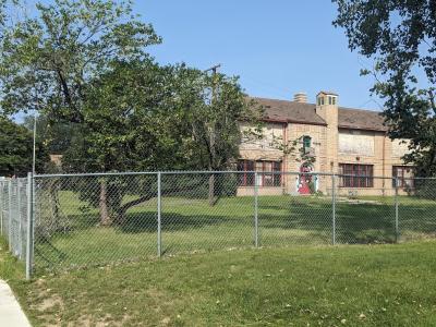 View of Higginbotham School/20119 Wisconsin